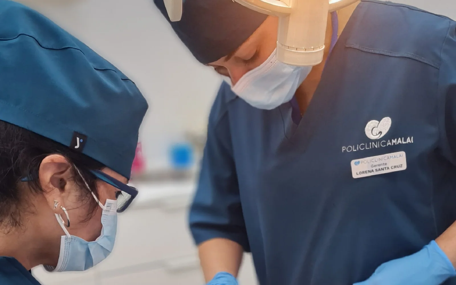 Odontología en Bilbao: odontólogas de Clínica Malai en el gabinete dental
